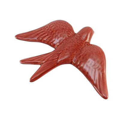 Pássaro decorativo vermelho em cerâmica com textura detalhada