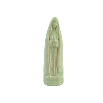 Estátua religiosa de cerâmica verde claro da Virgem Maria com rosário e inscrições na base