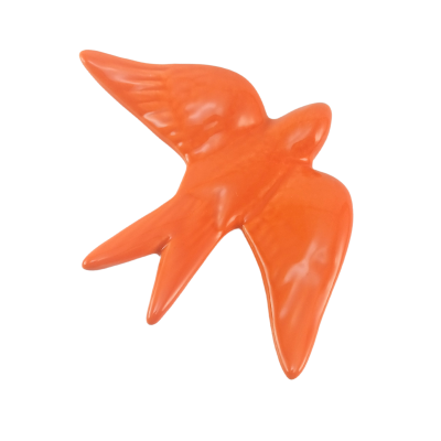 Pássaro decorativo laranja em cerâmica com asas abertas