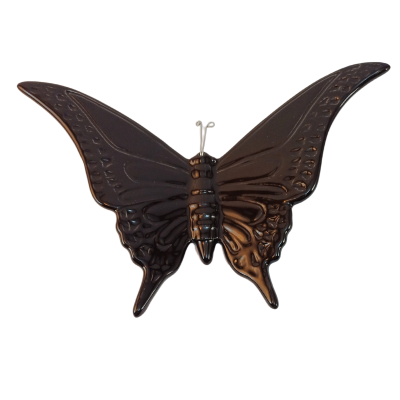 Borboleta decorativa preta em metal com texturas e relevo