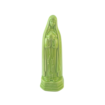 Estátua verde de cerâmica da Virgem de Fátima com rosário