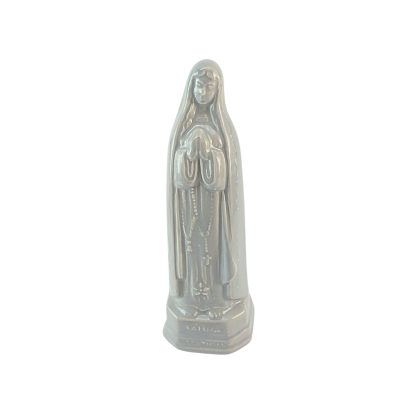 Estátua religiosa em cerâmica cinzenta de Nossa Senhora de Fátima com terço e base hexagonal