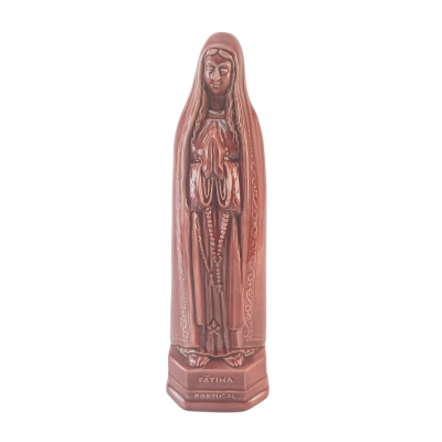 Estátua cerâmica castanha de Nossa Senhora de Fátima com rosário e base com texto