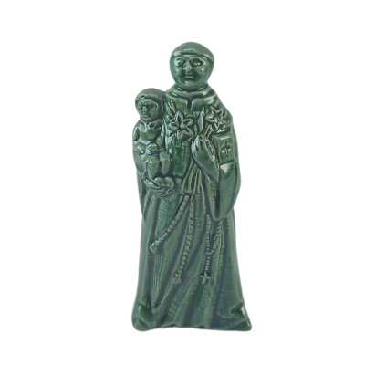 Estátua de cerâmica verde de figura religiosa com criança