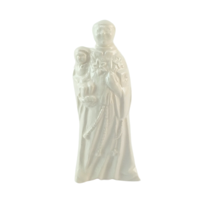 Estatueta branca em cerâmica de figura religiosa com criança ao colo e rosário