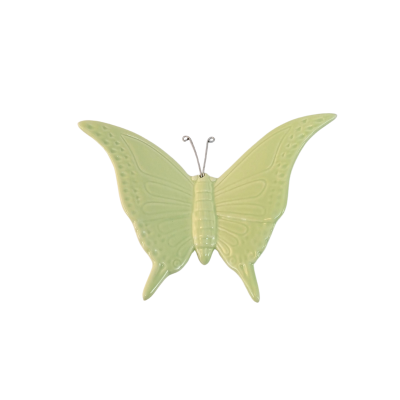 Borboleta decorativa em cerâmica verde clara com antenas metálicas