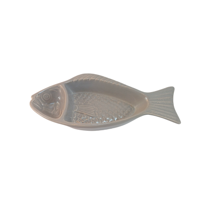 Prato cinzento de cerâmica em forma de peixe com texturas e detalhes