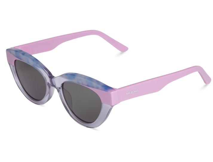 Óculos de sol lilás e azul com lentes escuras e texto BOSS na haste