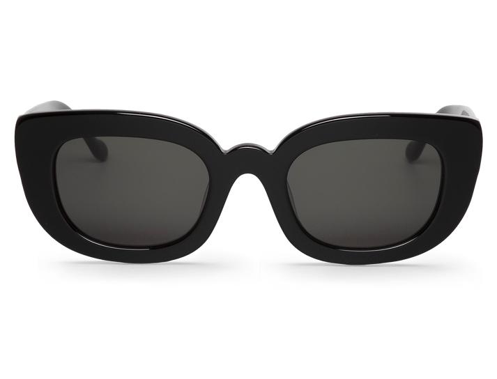 Óculos de sol com armação preta e lentes escuras