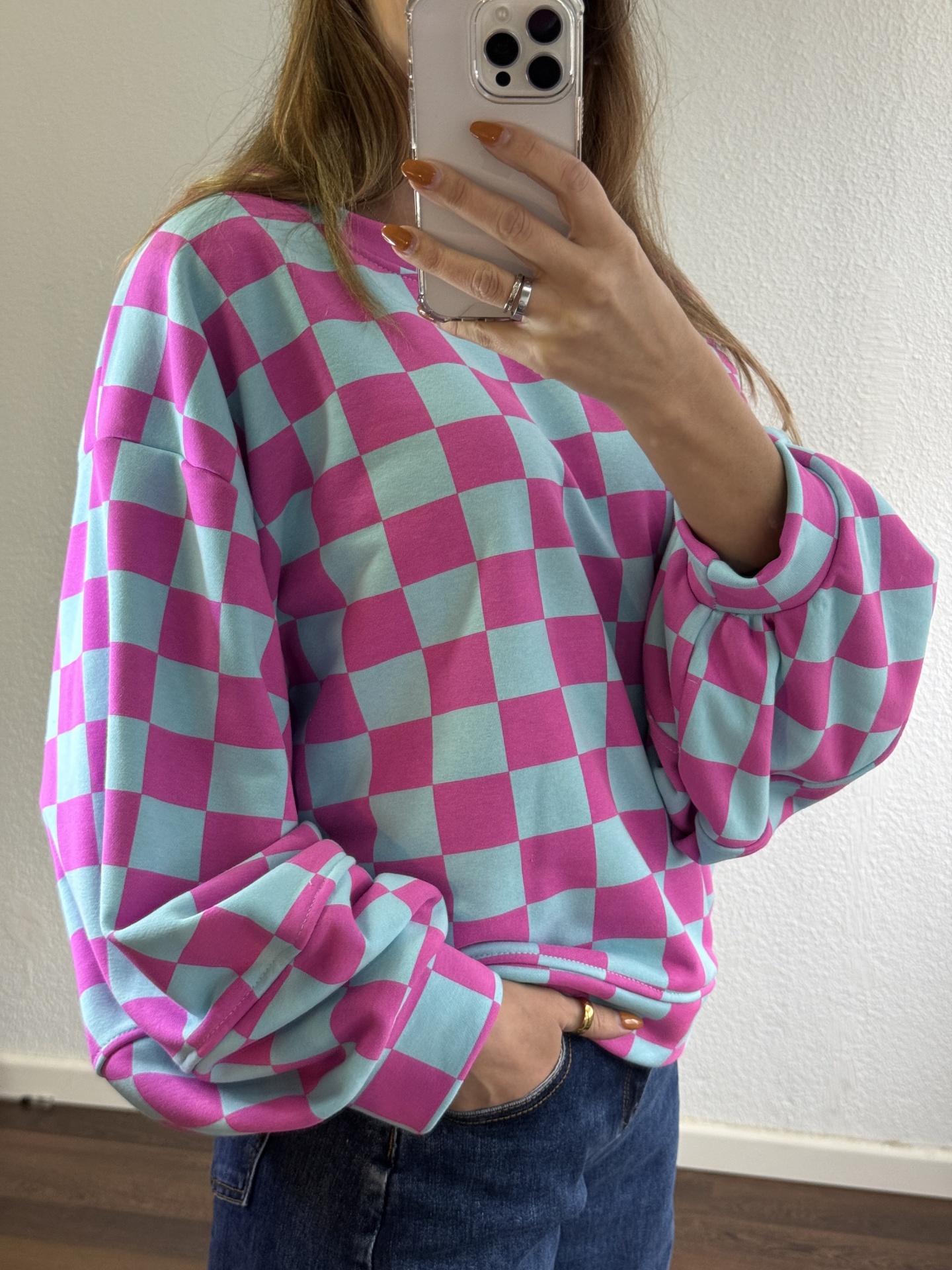 Sweatshirt xadrez rosa e azul claro com mangas largas
