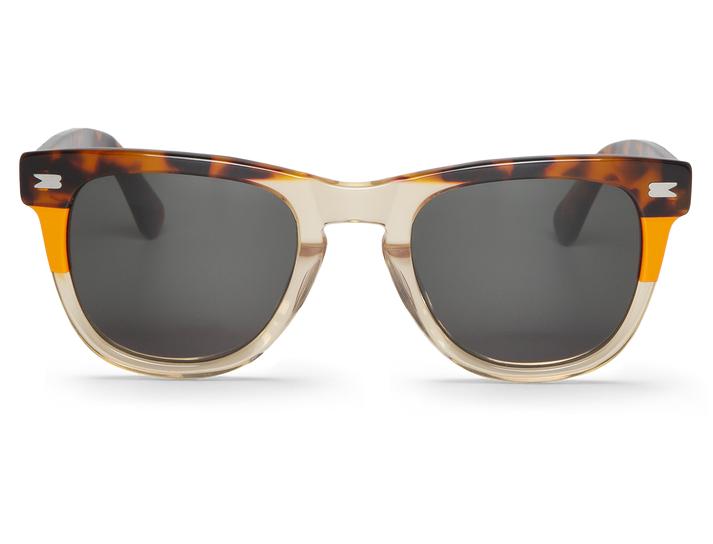 Óculos de sol com armação castanho translúcido e padrão tartaruga