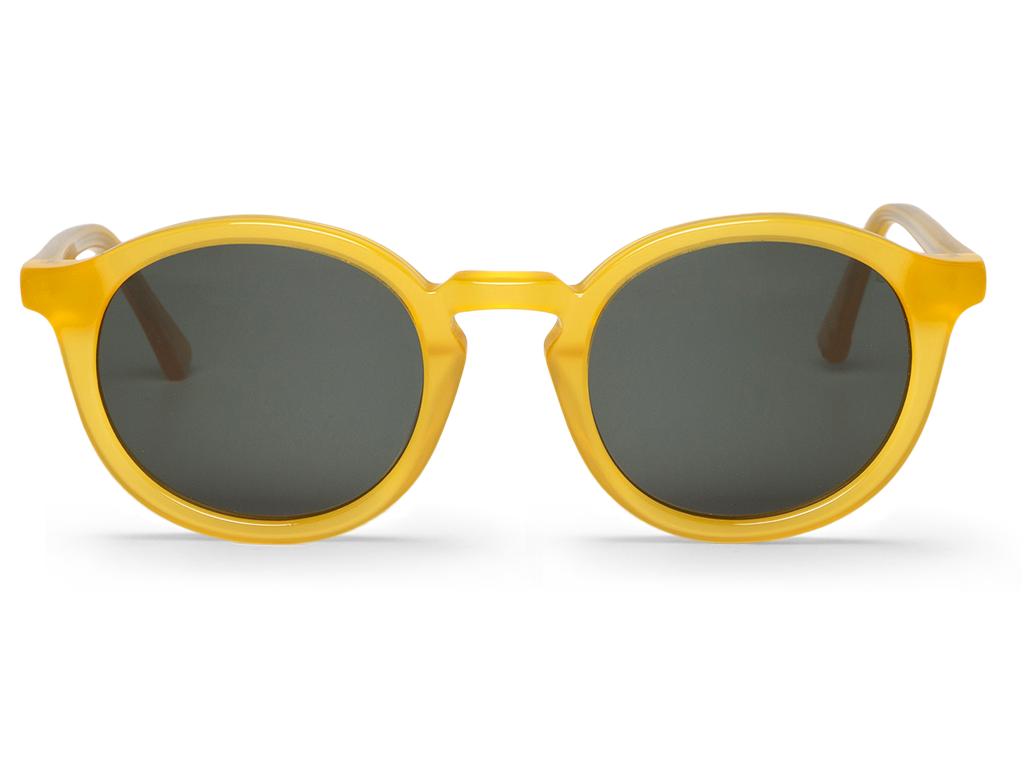 Óculos de sol com armação amarela e lentes escuras