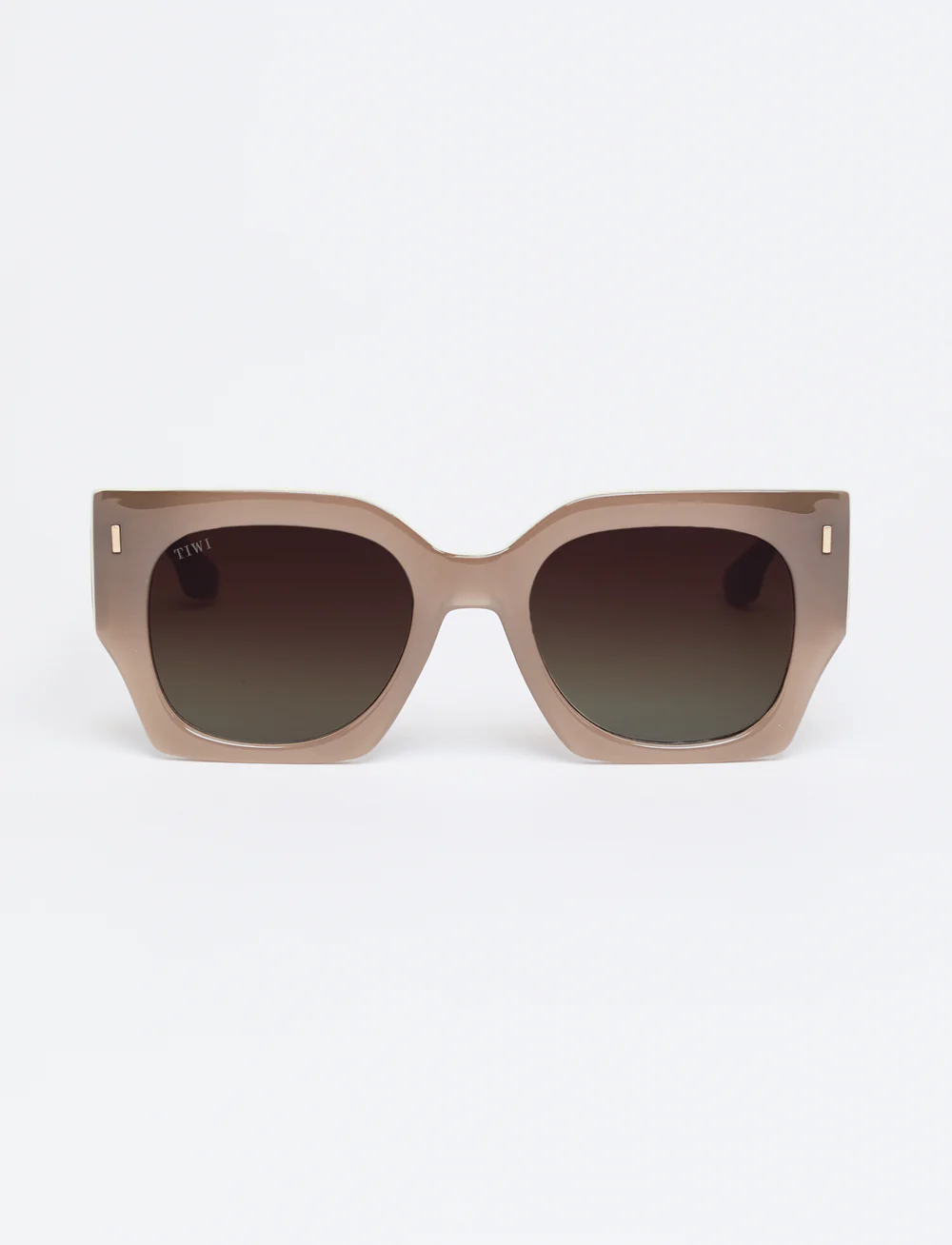 Óculos de sol com armação castanha translúcida e lentes escuras