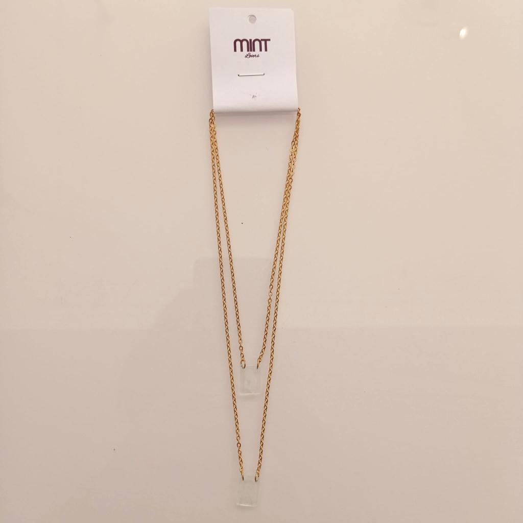 Colar dourado com pendente transparente na etiqueta MINT jewellery