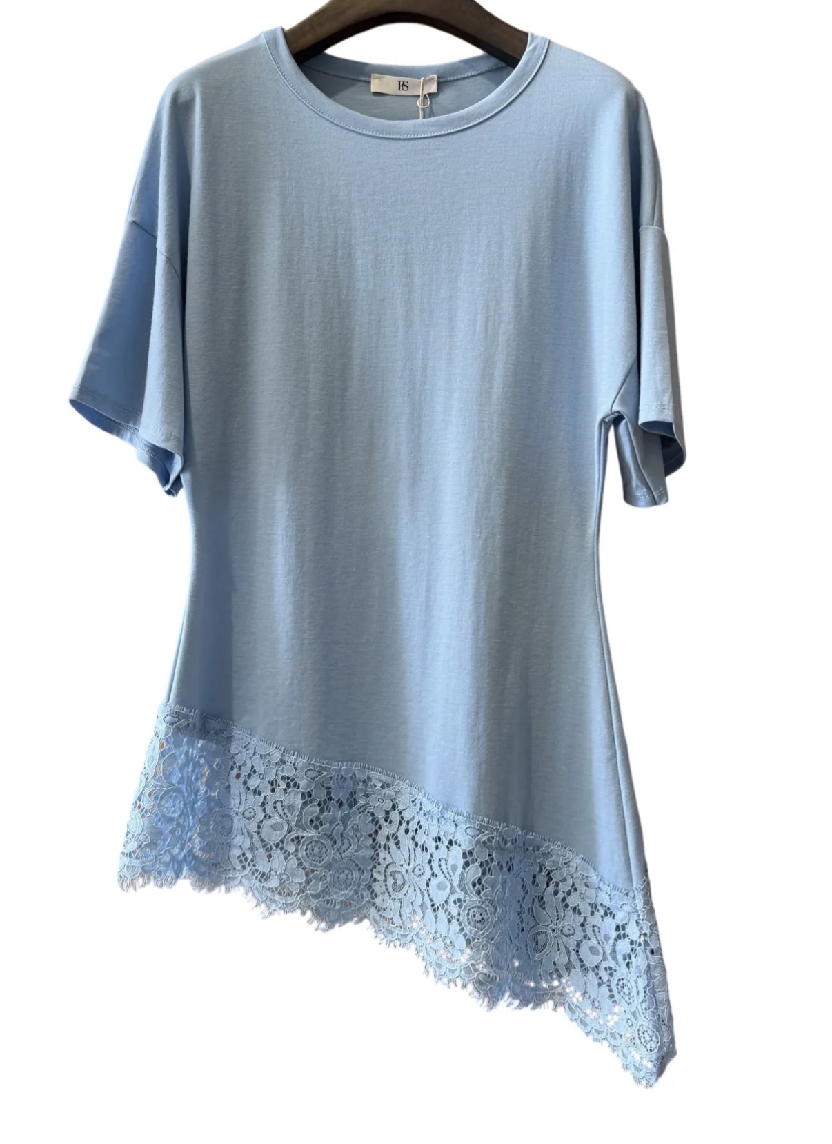 T-shirt azul claro com renda na barra