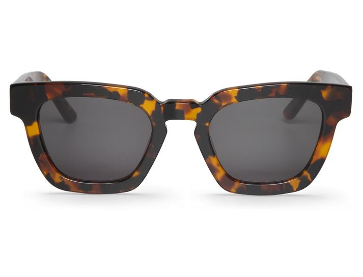 Óculos de sol com armação padrão tartaruga e lentes escuras