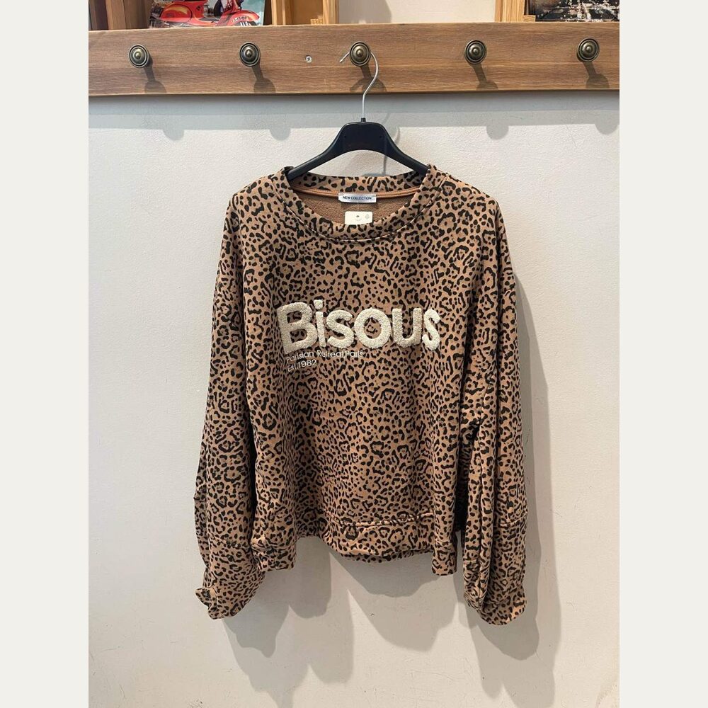 Sweatshirt padrão leopardo castanho com texto BISOUS em bordado branco
