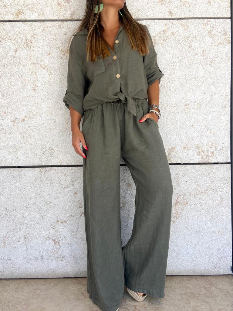 Conjunto feminino verde-oliva de linho com camisa e calças largas