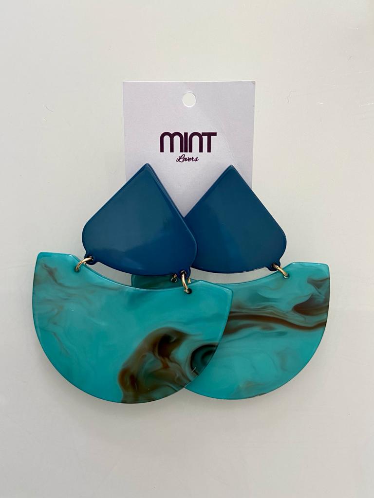 Brincos azul e marmoreados da marca MINT