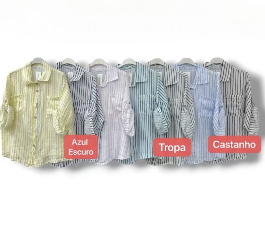Conjunto de sete camisas de linho riscado em várias cores penduradas em cabides brancos