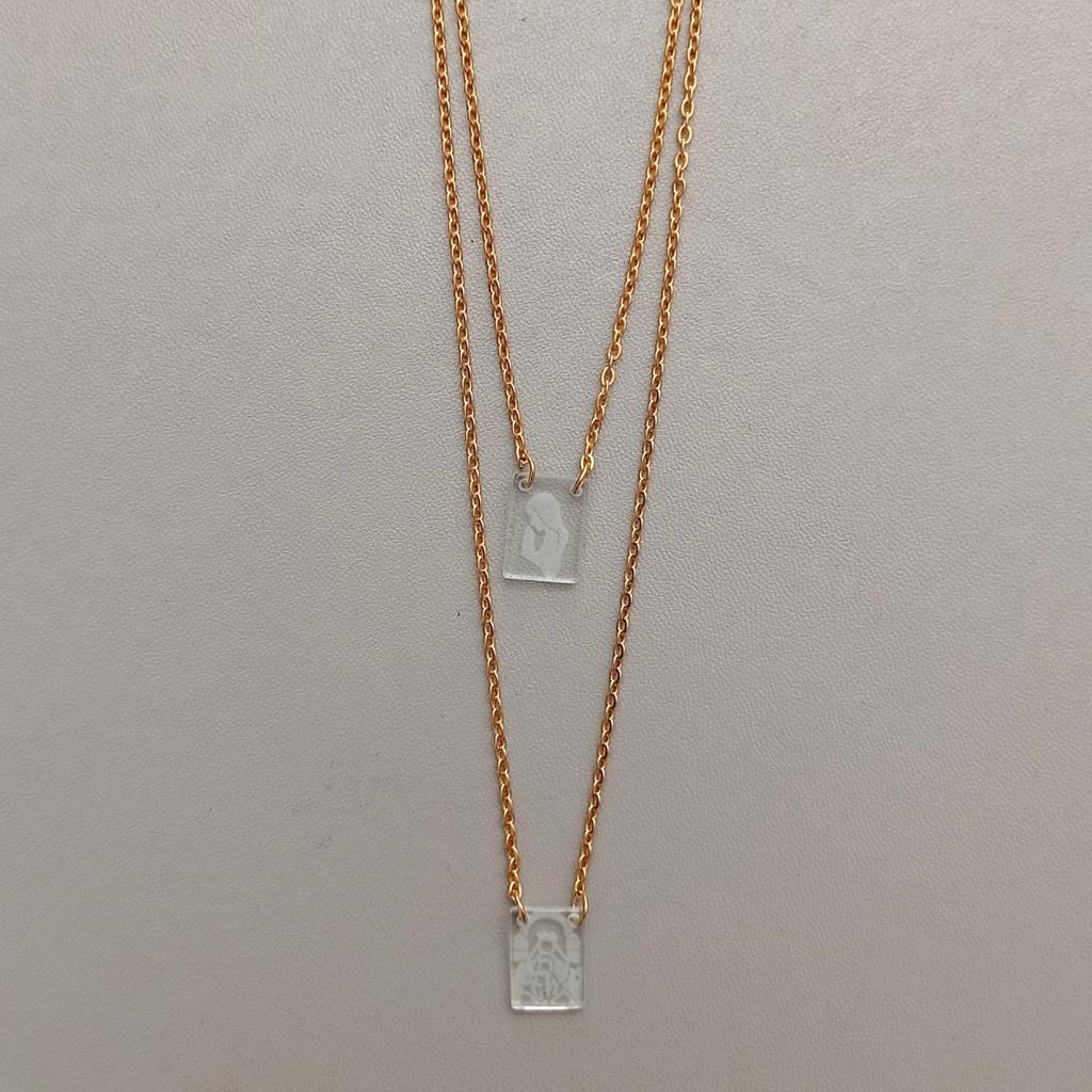 Colar com dois pendentes retangulares translúcidos em correntes douradas finas