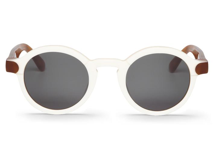 Óculos de sol com armação redonda branca e hastes marrons