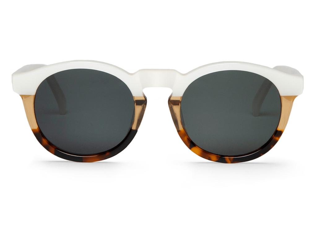 Óculos de sol redondos com armação branca e padrão tartaruga castanho
