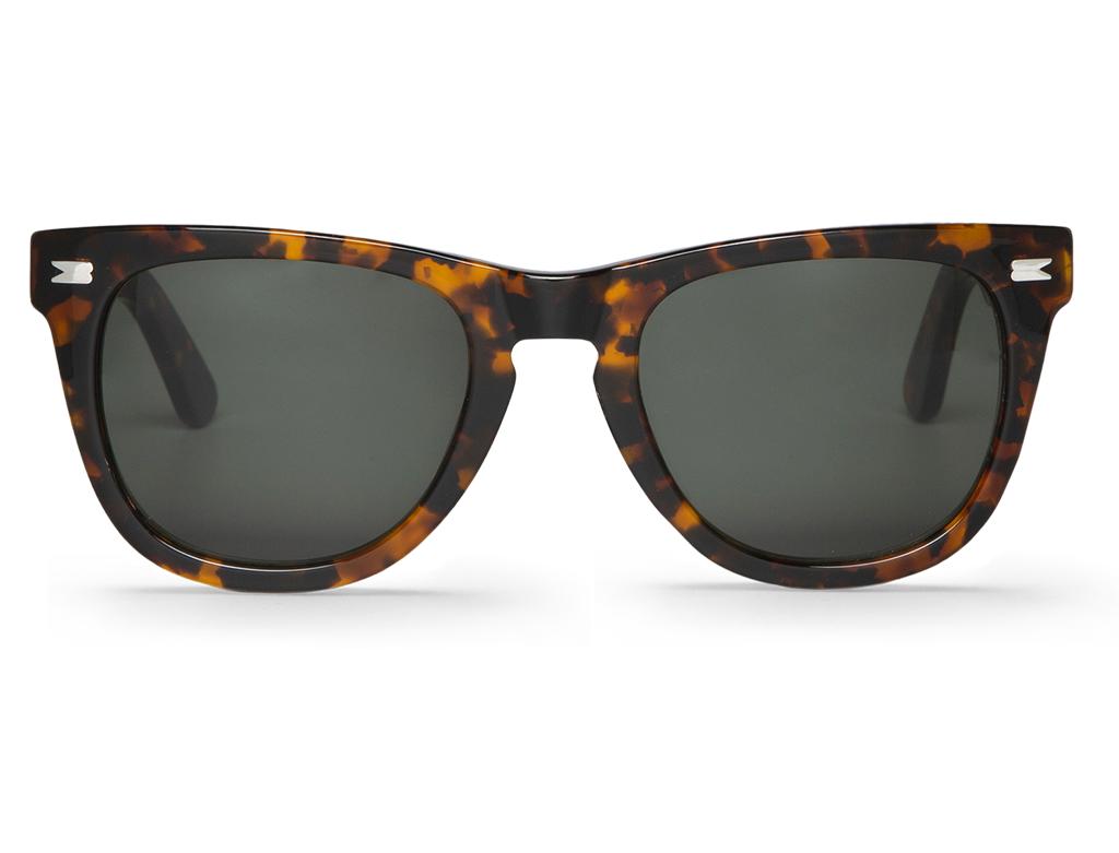 Óculos de sol com armação padrão tartaruga e lentes escuras