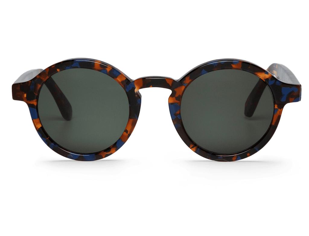 Óculos de sol redondos com padrão tartaruga e lentes escuras