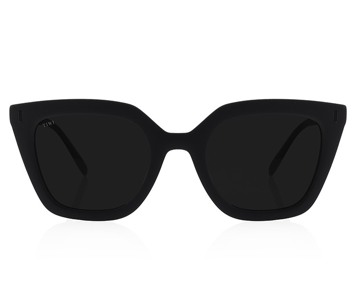 Óculos de sol com armação preta e lentes escuras