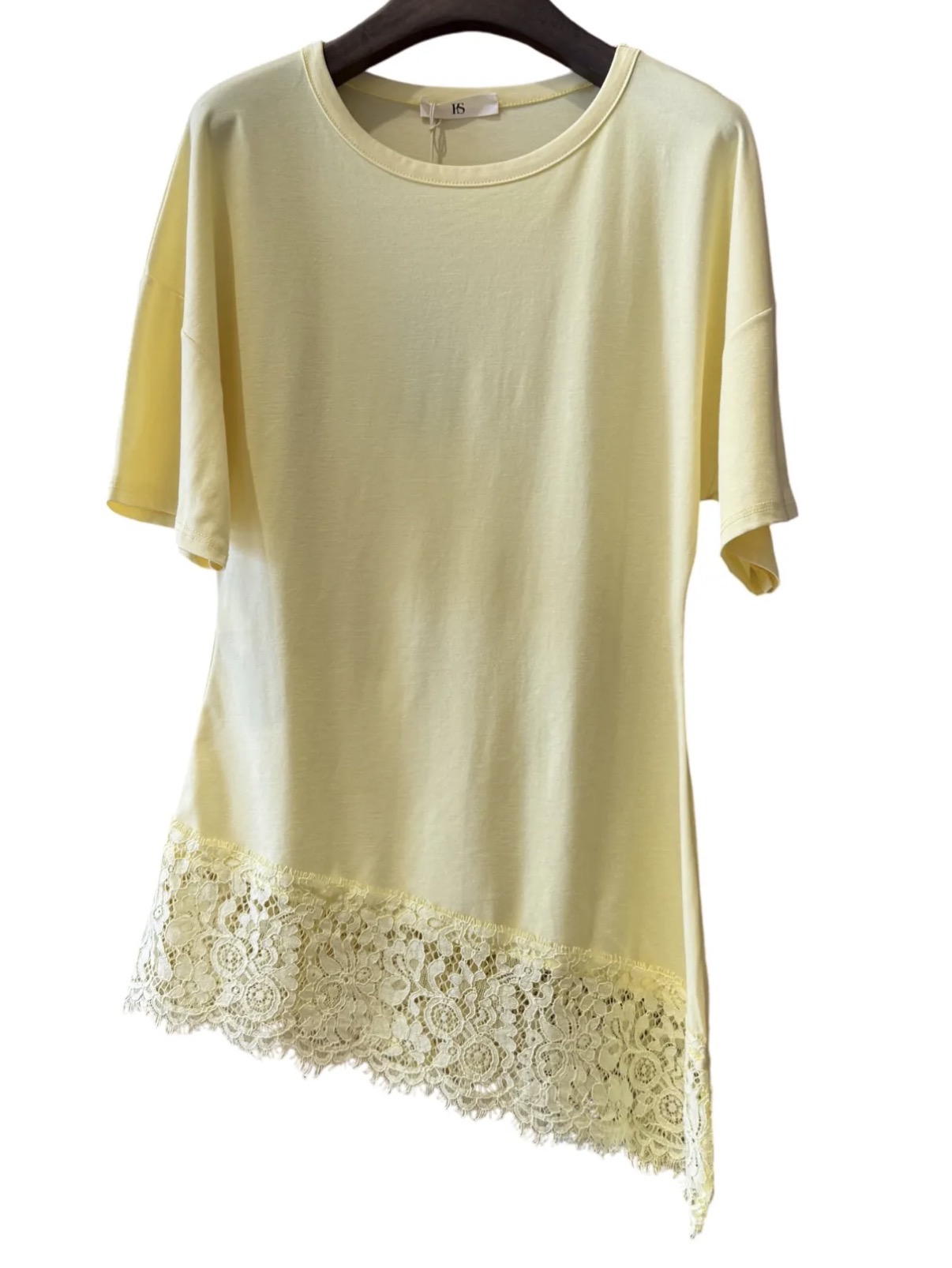 T-shirt amarela clara com renda na barra