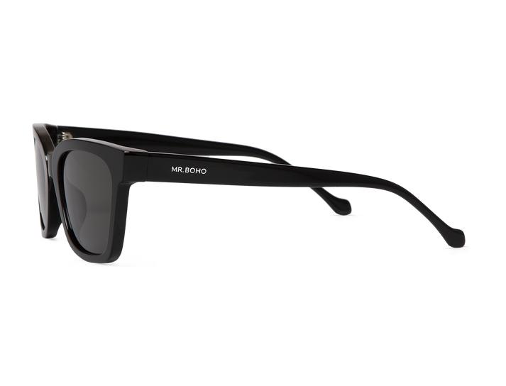 Óculos de sol com armação preta e lentes escuras