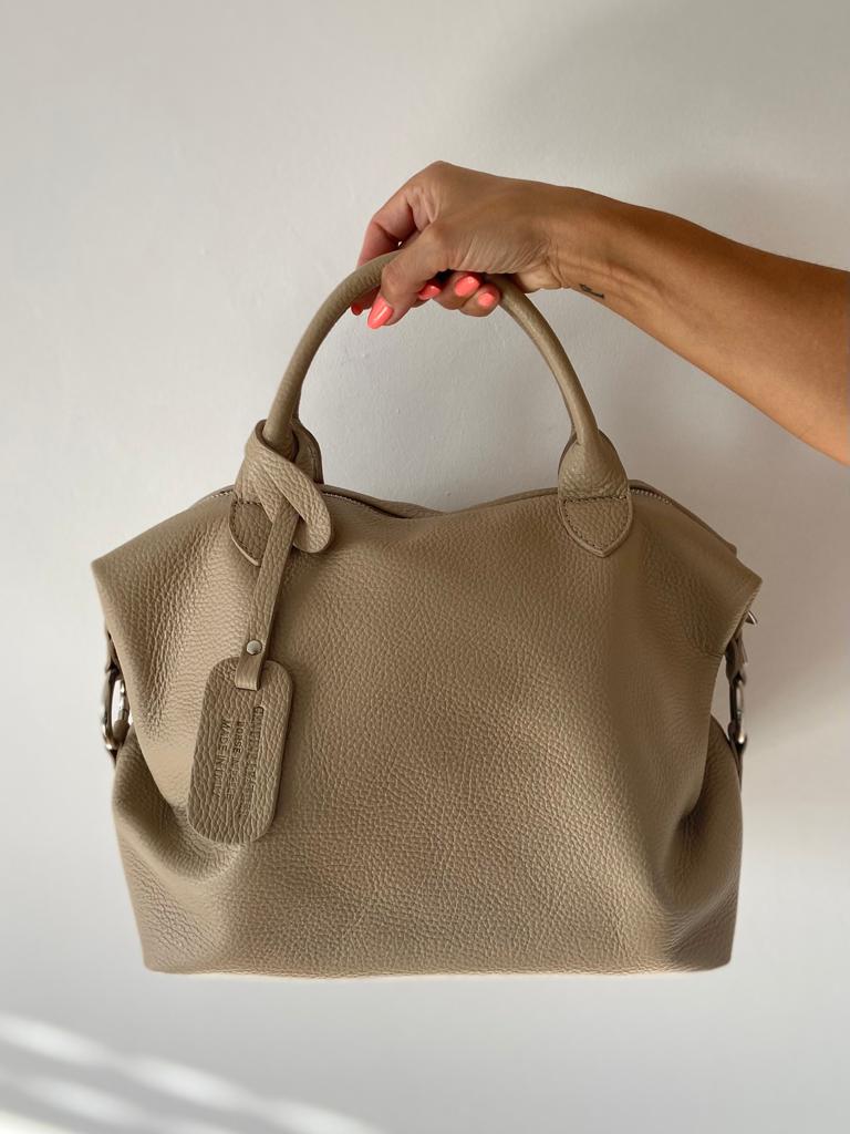 Mala de mão bege em pele com etiqueta STELLA MCCARTNEY