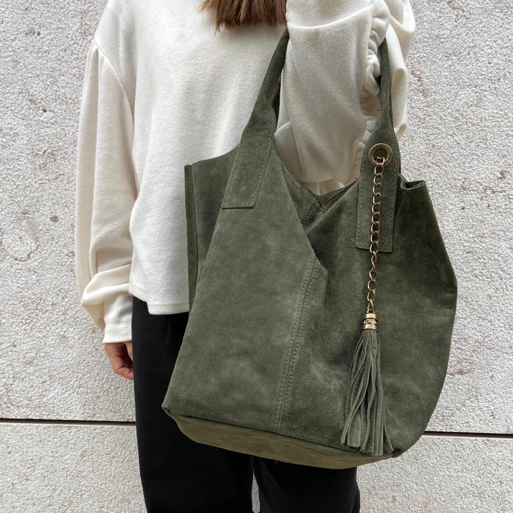 Mala de camurça verde-oliva com tassel dourado