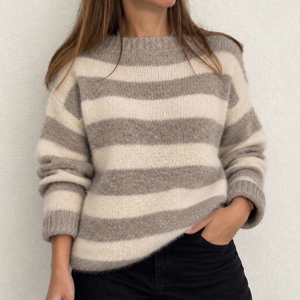 Camisola de malha com riscas bege e cinzento claro