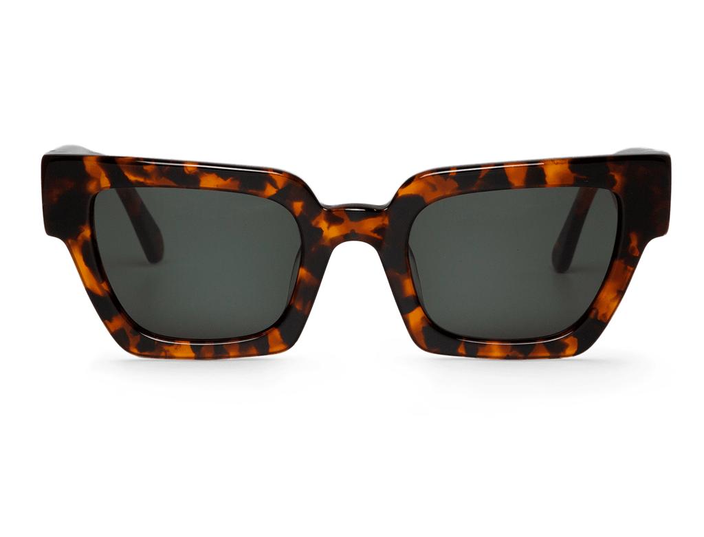 Óculos de sol com armação padrão tartaruga e lentes escuras