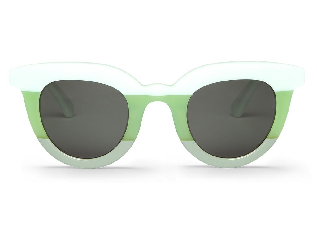 Óculos de sol verde e branco com lentes escuras e aro espesso