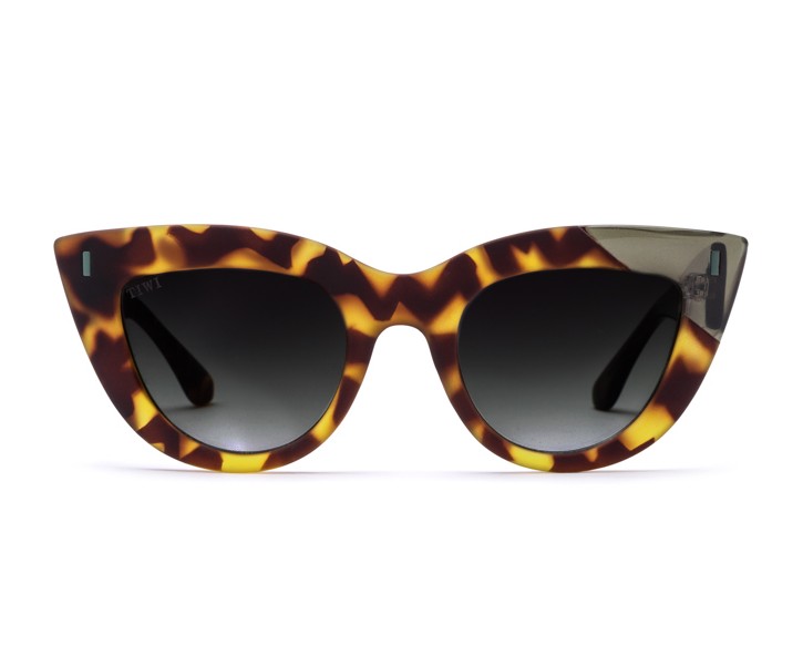 Óculos de sol com armação padrão tartaruga castanho e lentes pretas degradê