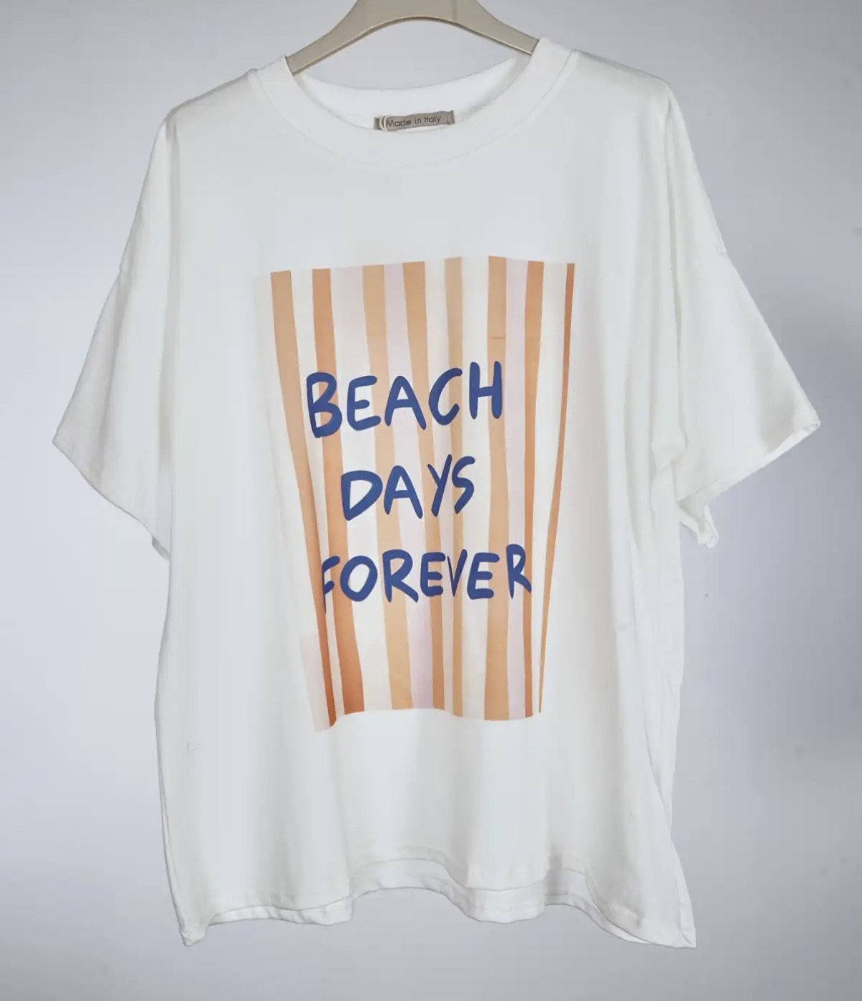 T-shirt branca com estampado e texto BEACH DAYS FOREVER