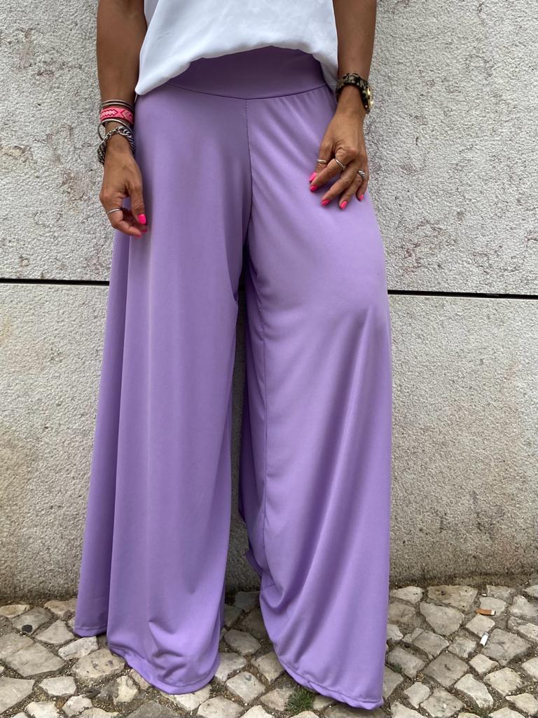 Calças largas lilás em tecido fluido com cintura alta