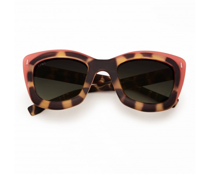 Óculos de sol com armação padrão tartaruga em tons castanho e bege, lentes escuras