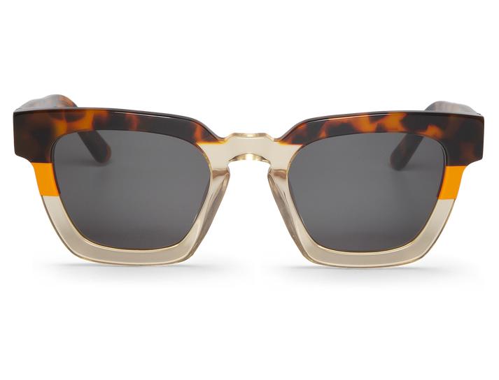 Óculos de sol com armação em padrão tartaruga e lentes escuras