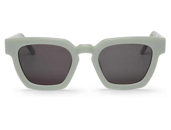 Óculos de sol cinza claro com lentes escuras