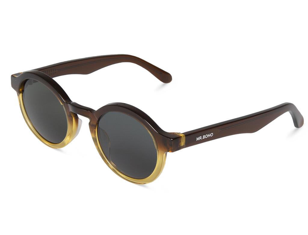 Óculos de sol redondos castanho e amarelo com lentes escuras e texto MR.ROHO na haste