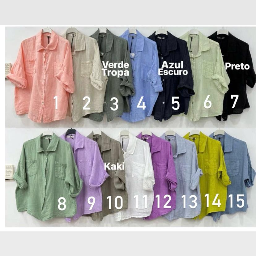 Camisas coloridas de manga comprida penduradas em cabides com números e nomes de cores em português