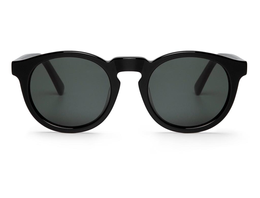 Óculos de sol com armação redonda preta e lentes escuras