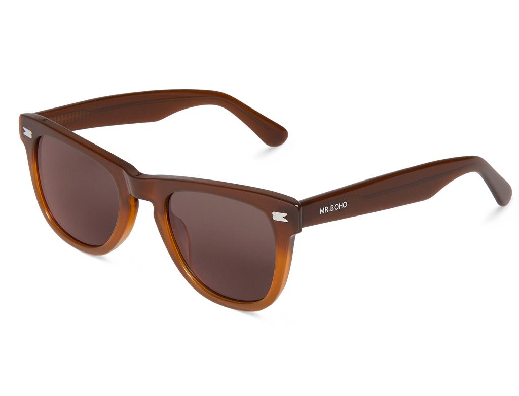 Óculos de sol castanhos com lentes castanhas e texto MR. BOND na haste