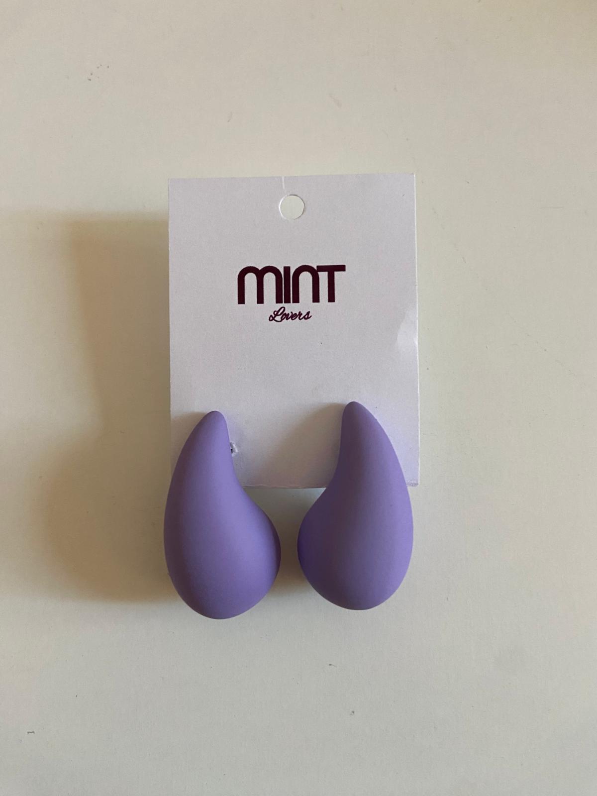 Brincos pendentes lilás em silicone forma de gota com etiqueta MINT Lovers