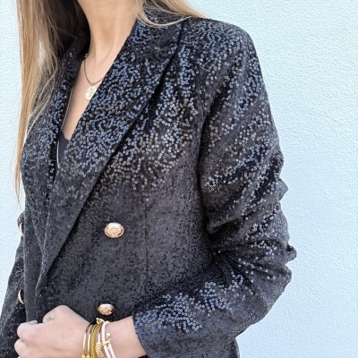 Blazer preto com lantejoulas e botões dourados