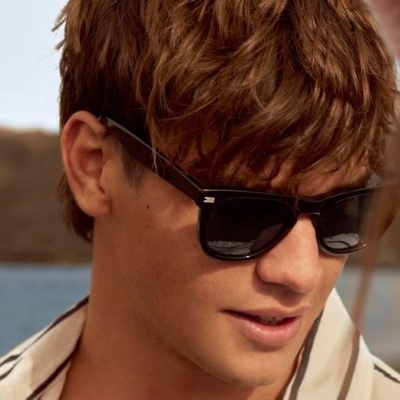 Óculos de sol masculinos com armação preta e lentes escuras